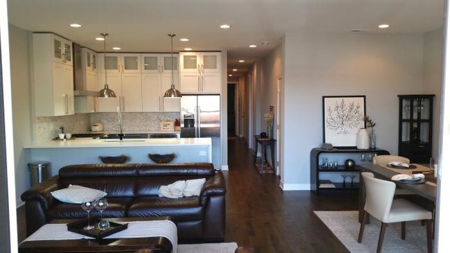 Building Photo - 3 bedroom in CHICAGO IL 60614