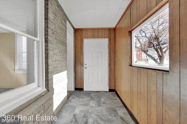 Building Photo - 2 br, 1 bath House - 923 East Princess Street