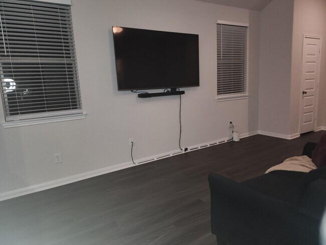 Foto del edificio - 3085 Arrow Wood Dr