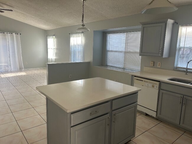 Building Photo - 2883 Burwood Ave