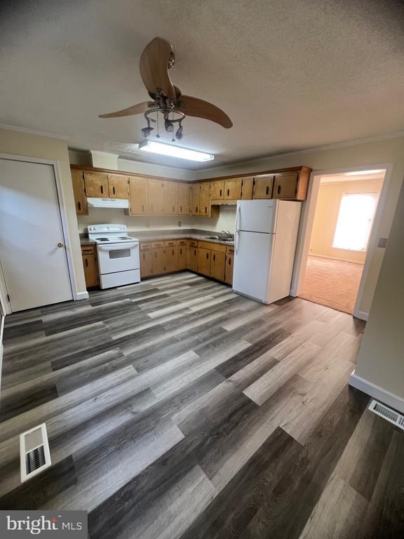 Building Photo - 1219 Apple St