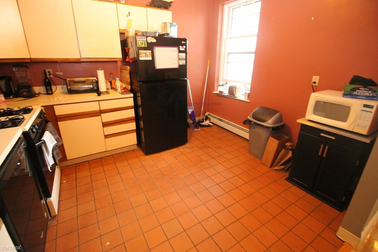Primary Photo - 21 Sutherland Rd