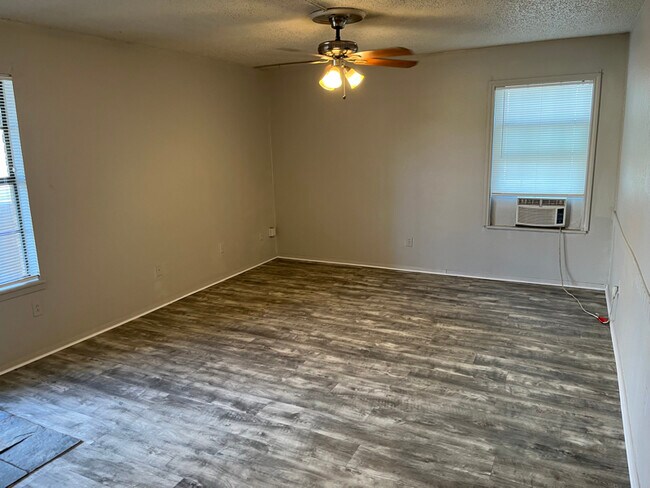 Foto del edificio - 5706 Brownfield Dr