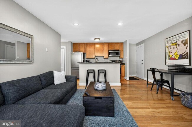 Foto del edificio - 4840 MacArthur Blvd NW