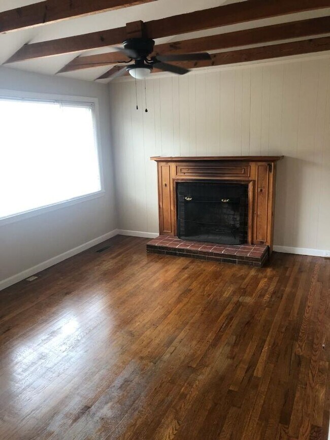 Building Photo - 508 Oakcrest Rd