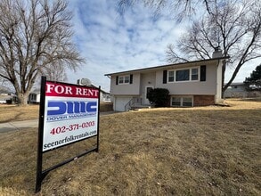 Building Photo - 2311 Highland Dr