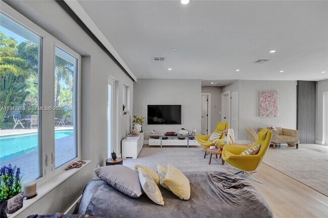 Building Photo - 2011 NE 31st Ct