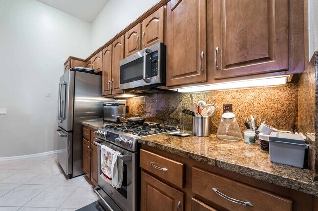 Building Photo - Luxurious Furnished Home in Anthem Country...