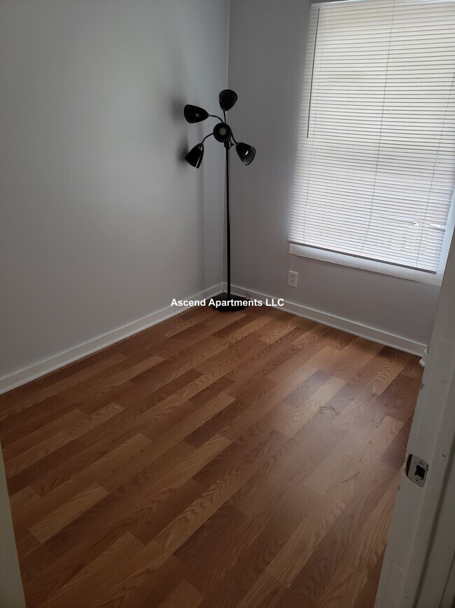 Building Photo - 6124 S King Dr