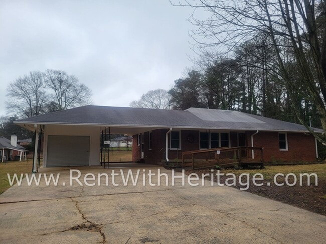 Building Photo - GRAMPA'S BUNGELOW - AWESOME BRICK RANCH WITH FULL UNFINISHED BASEMENT / GREAT LOCATION