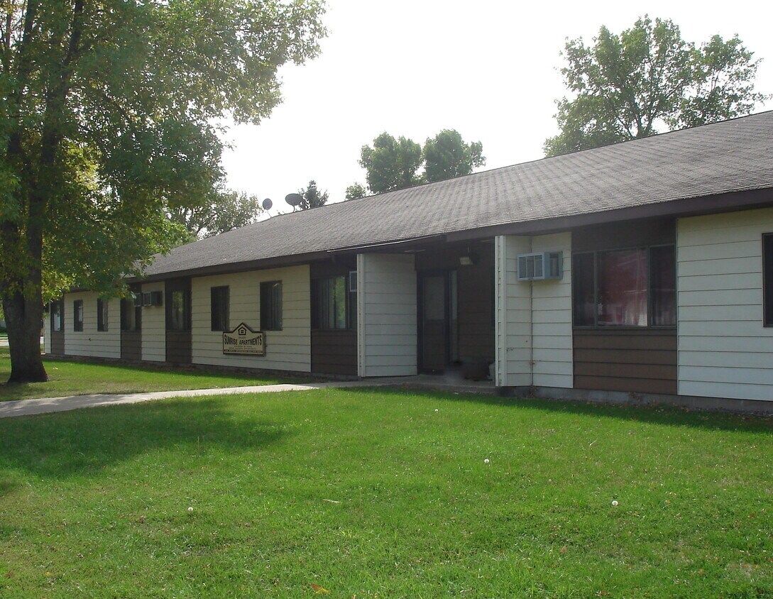 Exterior - 520 St Johns St