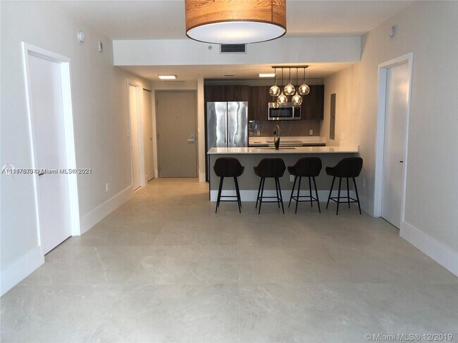 Foto del edificio - 488 NE 18th St