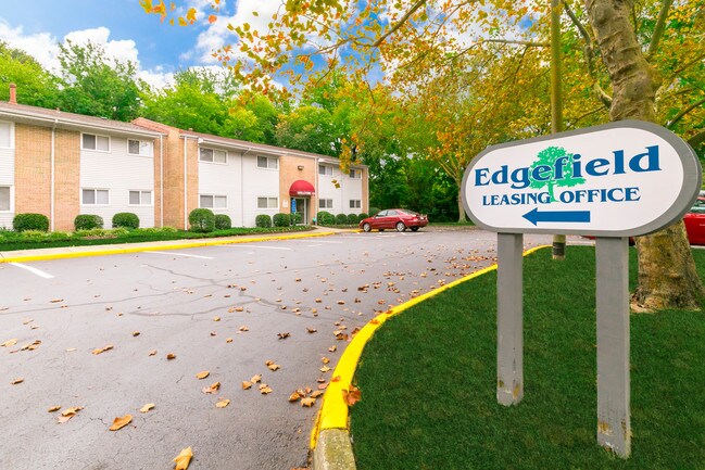 Exterior Leasing Office - Edgefield Apartments