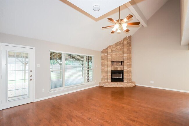 Foto del edificio - 317 Thistlewood Ct