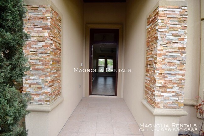 Building Photo - 1806 S Villa Real Dr