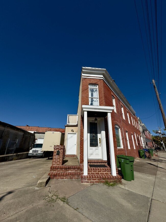Building Photo - Charming 2Bed/2.5Bath in Washington Vilage...