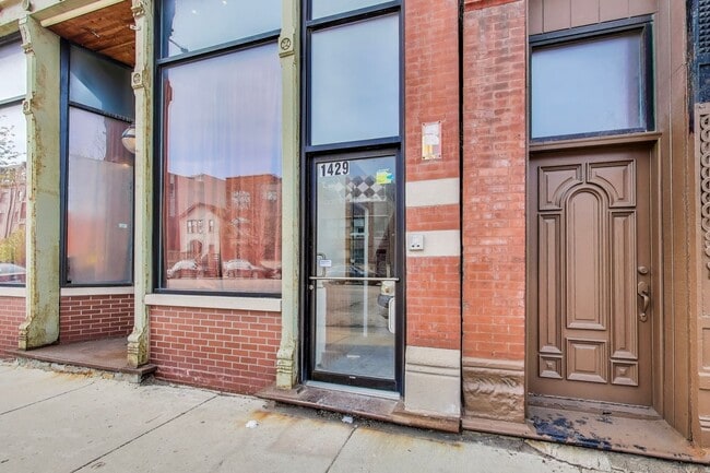 Building Photo - 1429 W Grand Ave
