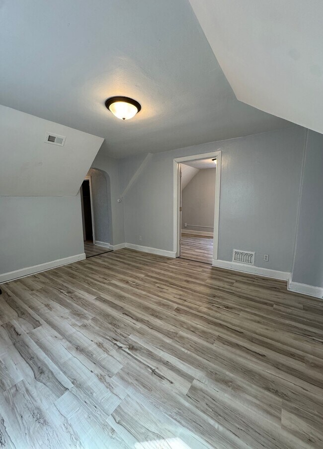 Building Photo - 1614 Sibley Ave