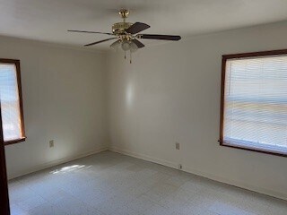 Building Photo - 2097 Sharon Ln