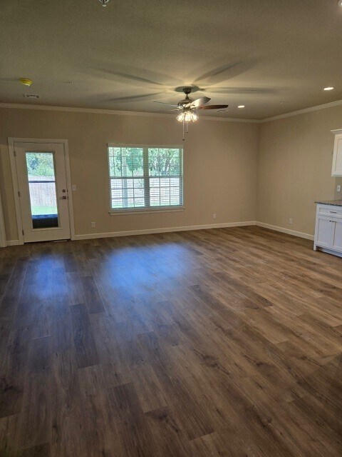 Foto del edificio - 6243 E 28th St