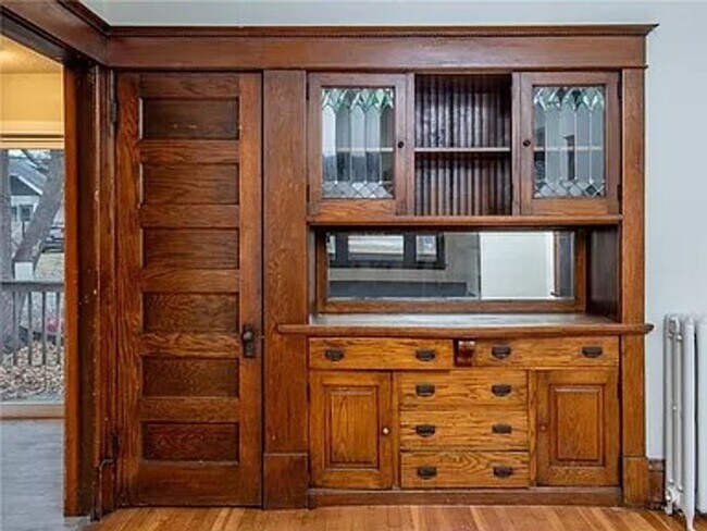 Foto del edificio - 5 Bedroom House Near Hamline University Available June 2026