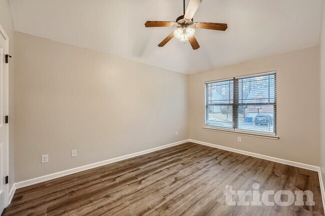 Foto del edificio - 4025 Trimrose Ct