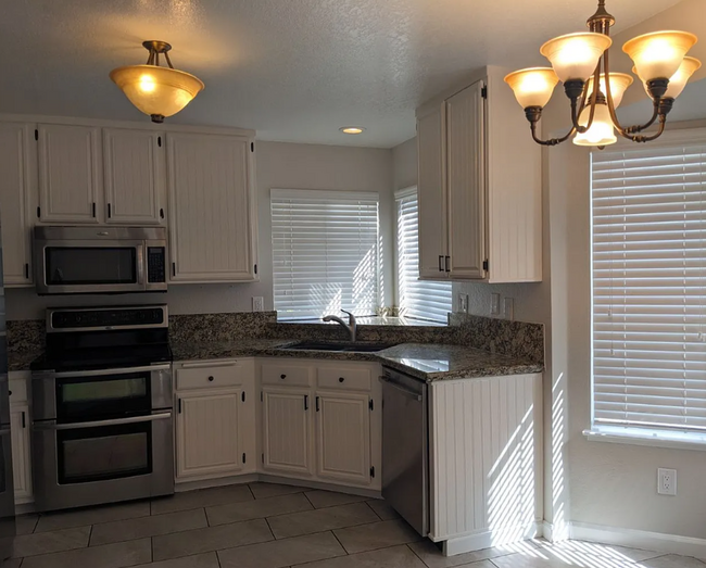 Building Photo - 941 Beechwood Cir