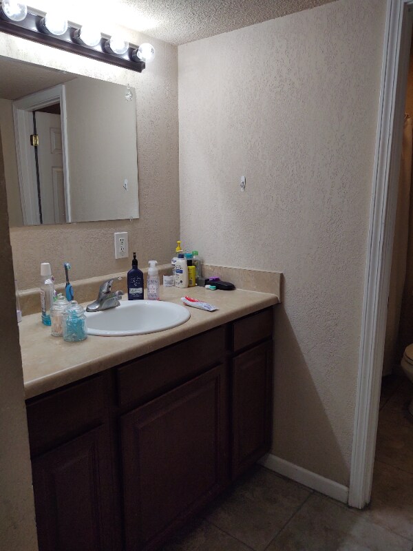 Foto del edificio - 1745 W 24th St