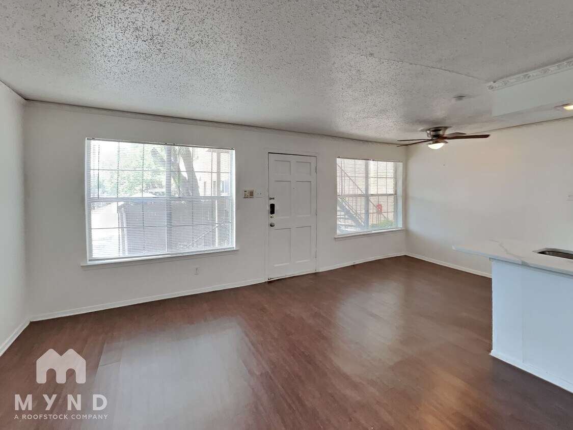 Foto principal - 3624 Parkridge Dr