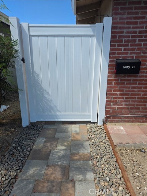 Building Photo - 1009 S Laramie St