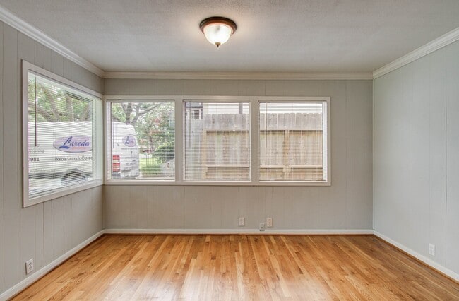 Building Photo - 5519 Huisache St