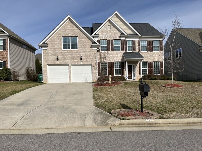 Building Photo - "Charming 4-Bed High Point Home with Granite Elegance & Cozy Fireplace!"