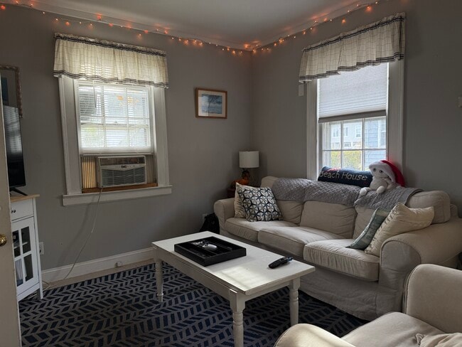 Foto del edificio - 621 Fairfield Beach Rd