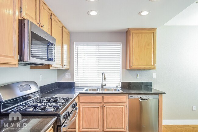 Building Photo - 5304 Del Lago Dr