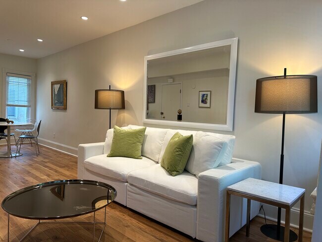 Foto del edificio - 3042 R St NW