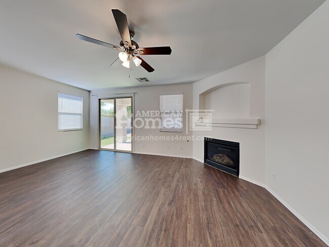 Foto del edificio - 16974 W Hilton Ave