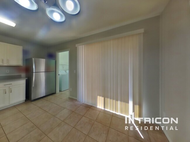 Foto del edificio - 668 E Springfield Pl
