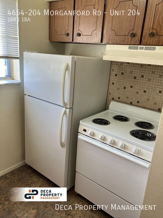 Building Photo - 1 Bedroom Apartment
