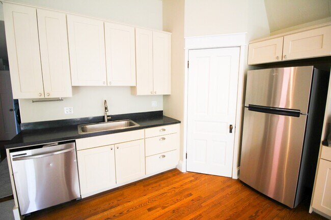 Building Photo - 5139 S Dorchester Ave
