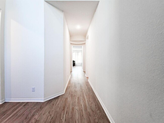 Foto del edificio - 627 Pheasant Hill Ln