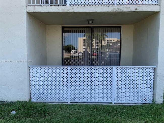 Foto del edificio - 8145 NW 7th St