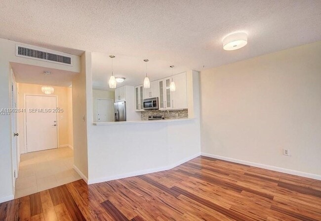 Building Photo - 1780 NE 191st St