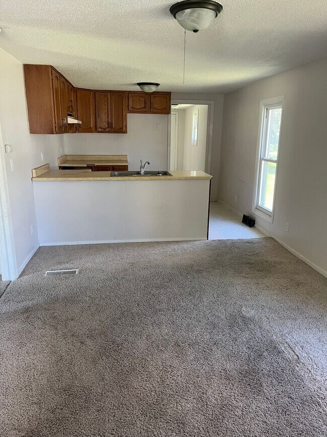 Building Photo - 2 bedroom house now available $675