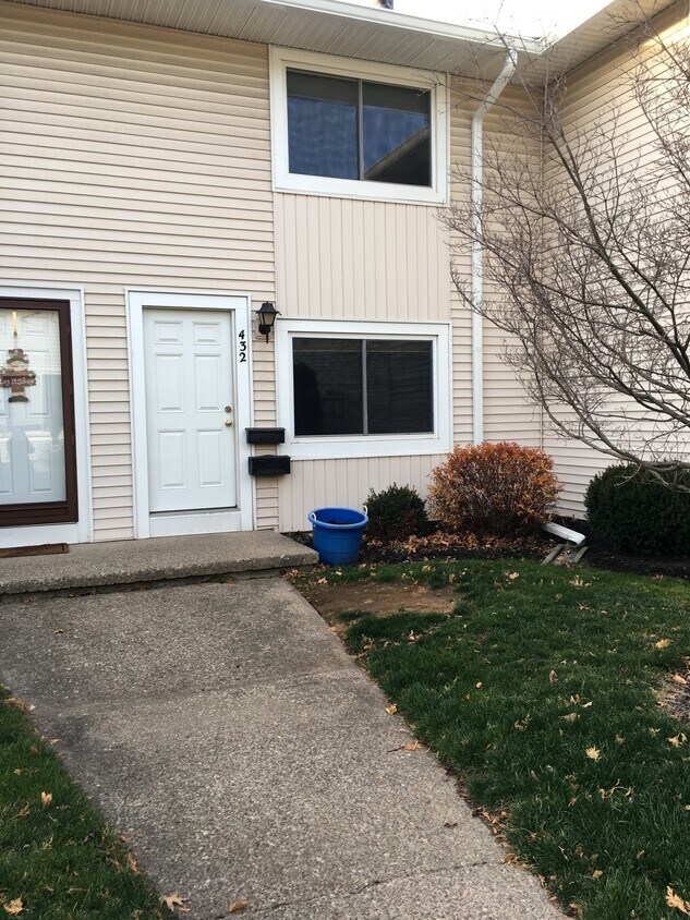 entrance - 432 Eastbrooke Ln