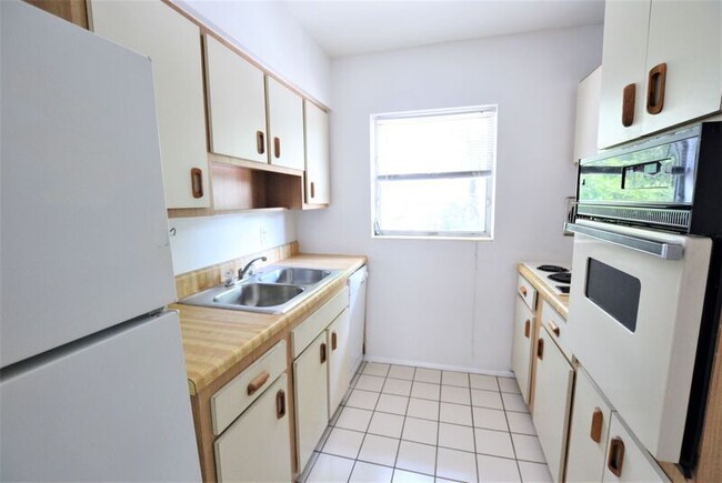 Building Photo - 200 Agnes Ct