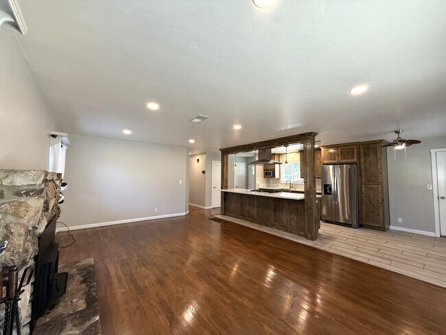 Foto del edificio - 1476 Hooker Oak Ave