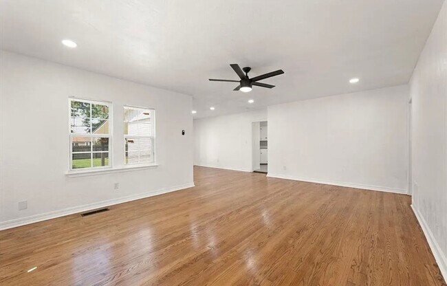 Building Photo - Charming Central OKC/Venice Neighborhood h...