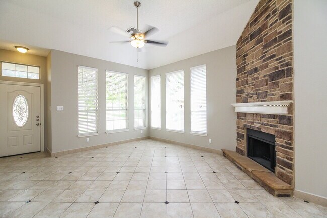 Foto del edificio - 817 Clover Hill Ln