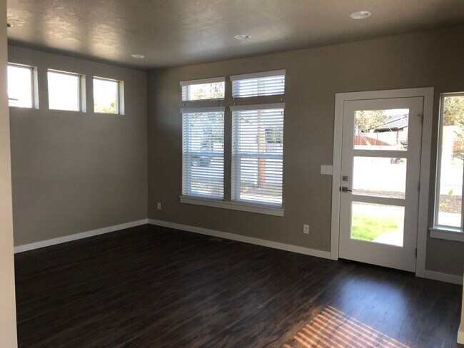 Foto del edificio - 2 Bedroom in NE Bend