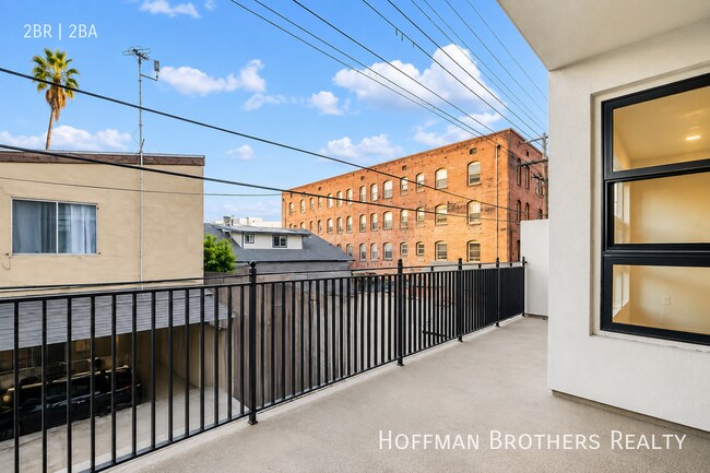Building Photo - 856 S Gramercy Dr